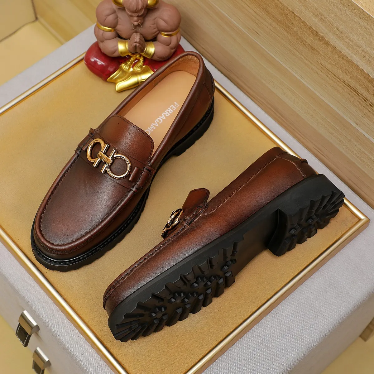 Men's shoes 💰440 Ferragamo [Ferragamo] top imported suit men's shoes 💯Original copy of the official website, product materials: selected imported embossed calfskin + luxury hardware buckle accessories ~ imported water-dyed cow 🐂 leather lining. Strong three-dimensional visual effect, original combination outsole, multiple colors available😘 Size: 39-44 (38.45.46. Customized)